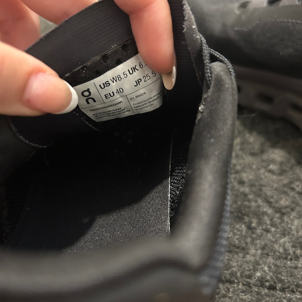 ON Running Black and Gray Sneakers - Picture 5 of 5